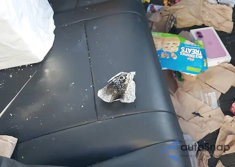 2023 Tesla Model Y Awd/Long Range Dual Motor All-Wheel Drive z USA, uszkodzony, nr VIN 7SAYGDEE5PF755573